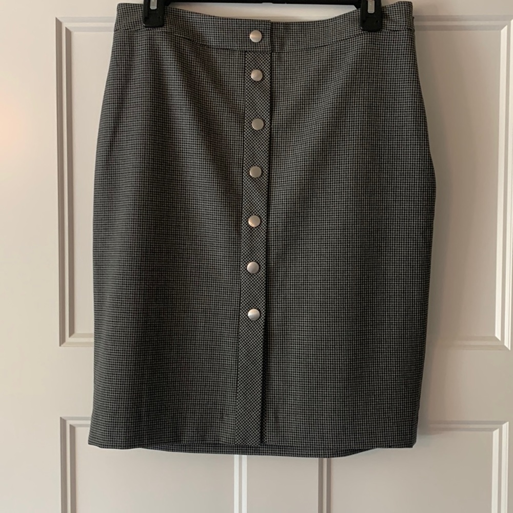 Loft size 4 slim line knee length skirt. Grey and black mini checks.